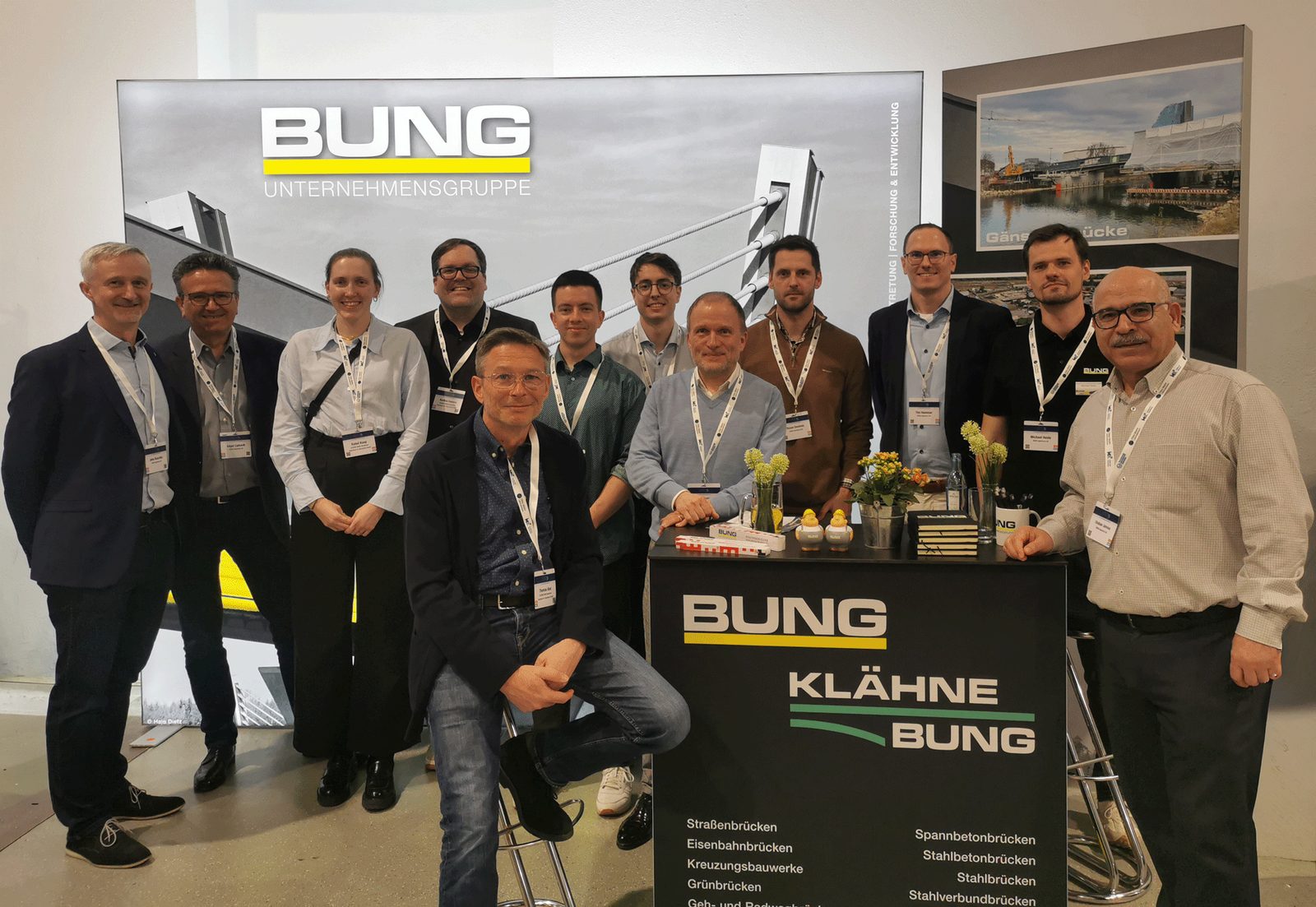 Das Team von BUNG und KLÄHNE BUNG am Messestand des Dresdner Brückenbausymposiums