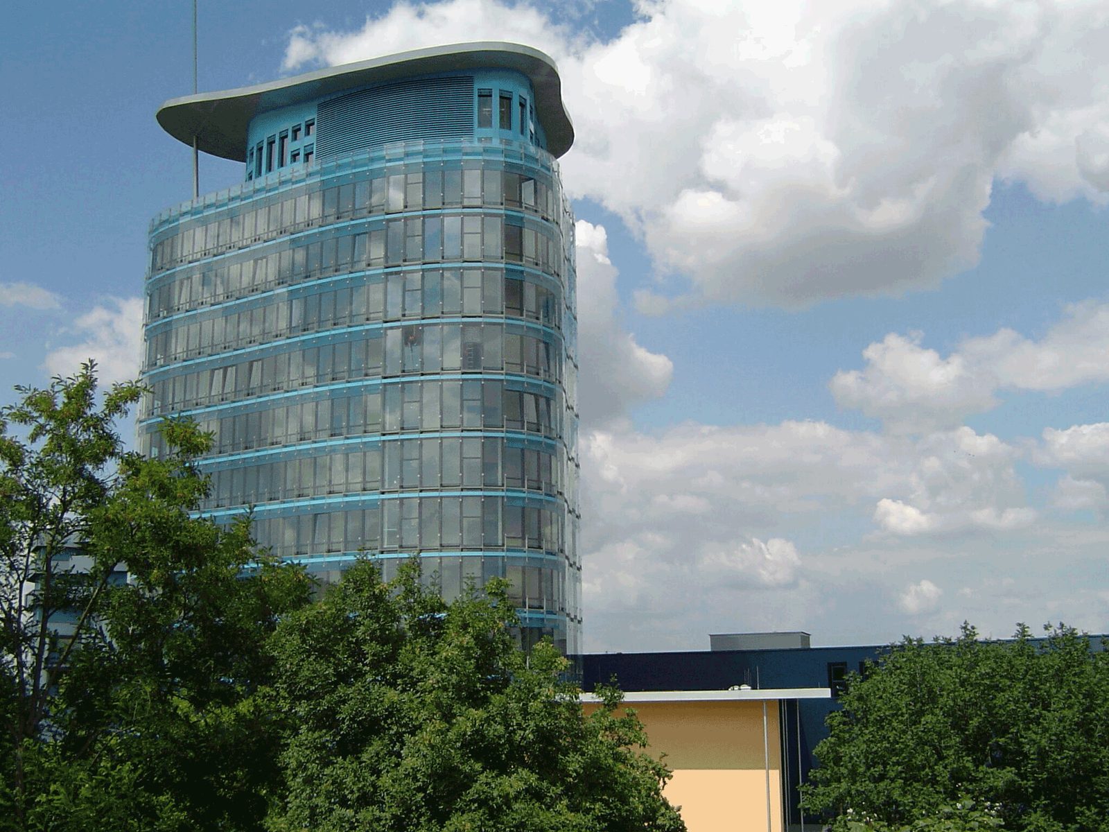 Der Science Tower der Fachhochschule Heidelberg mit runder Glasfassade