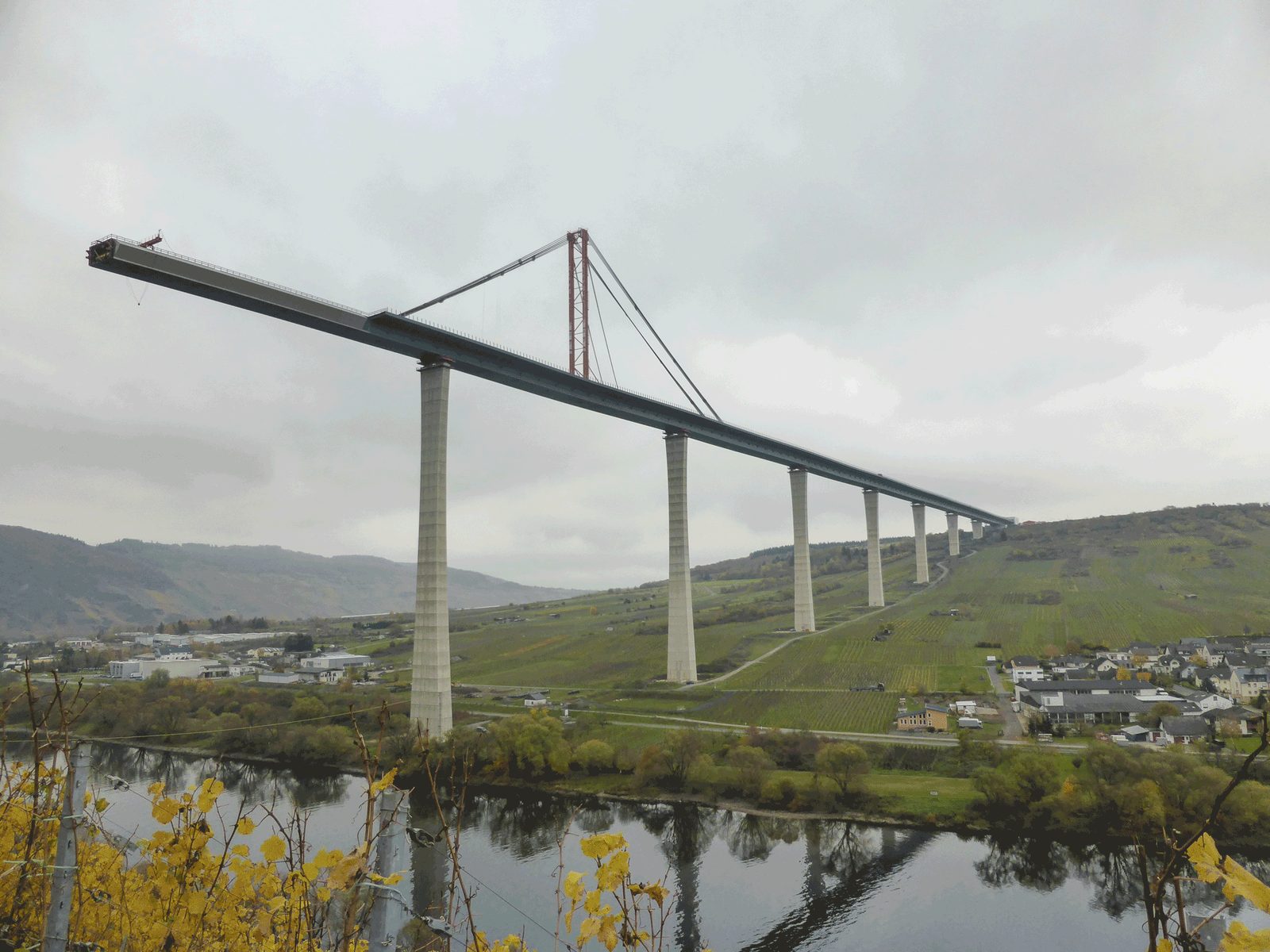Der Hochmoselübergang im Taktschiebeverfahren über dem Moseltal