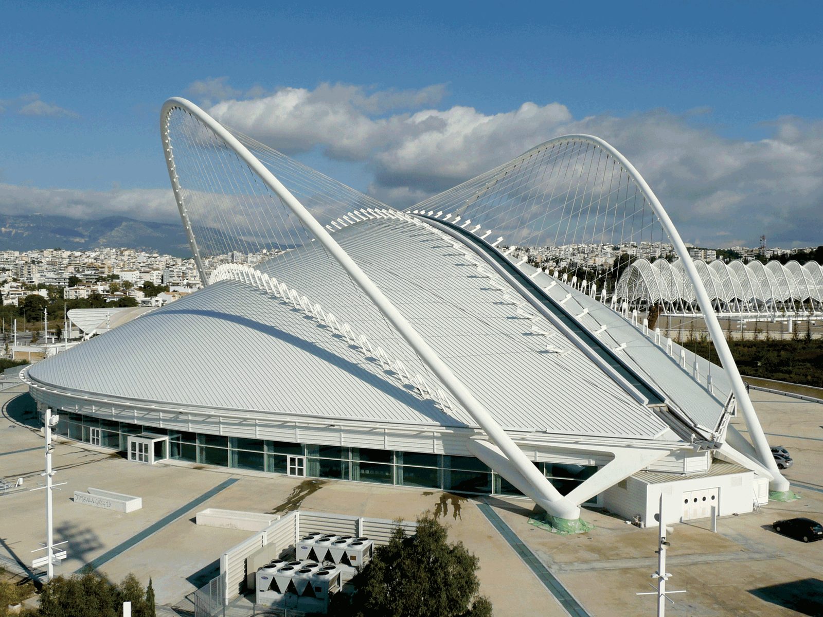 Olympiastadion Athen mit seinem geschwungenen Dachtragwerk
