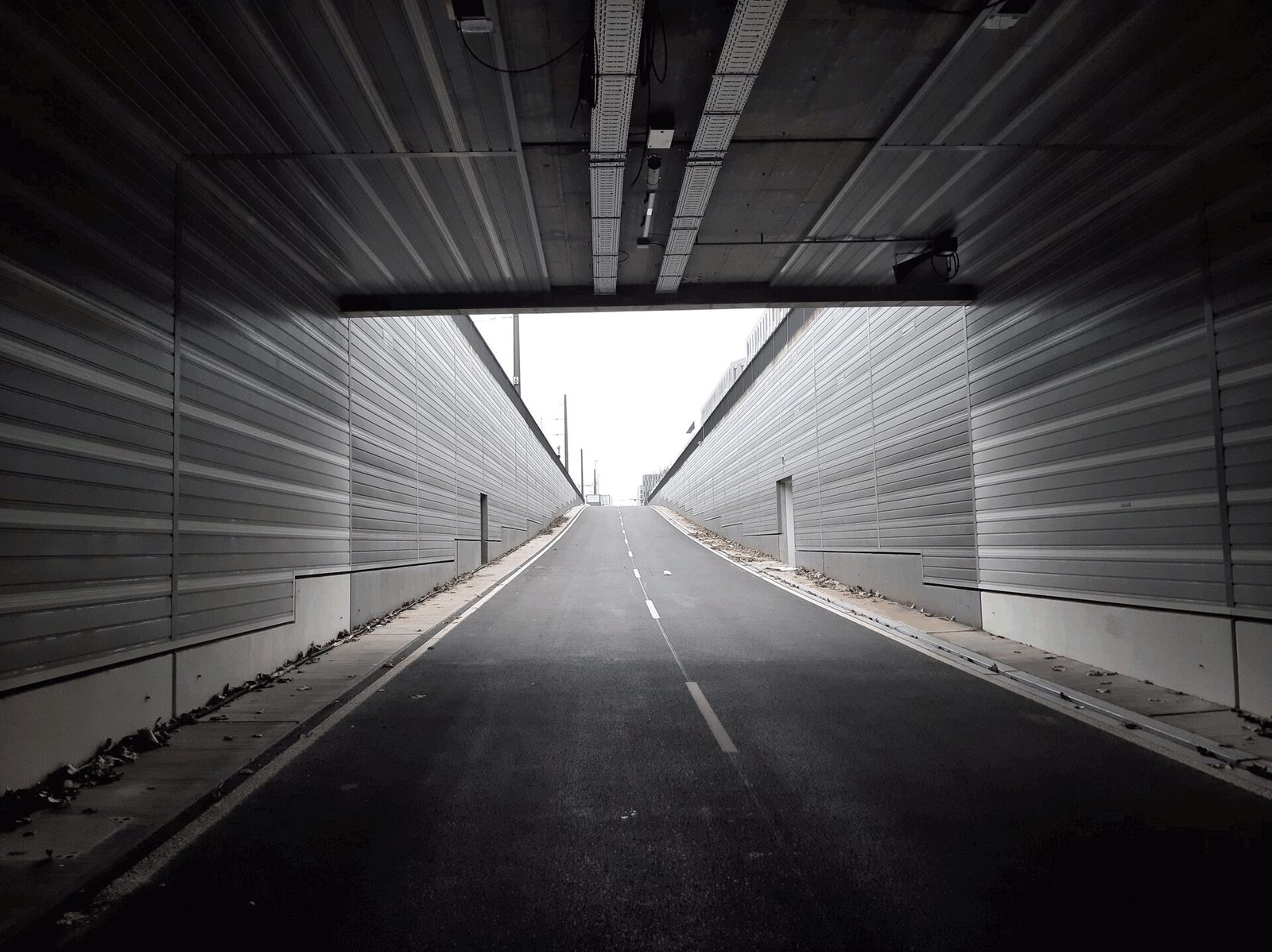 Blick durch die fertige Tunnelunterführung der Kriegsstraße